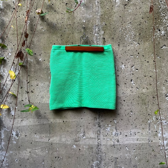 Alice + Olivia Kipp Knit Mini Skirt in Garden Green, Medium - Picture 7 of 12